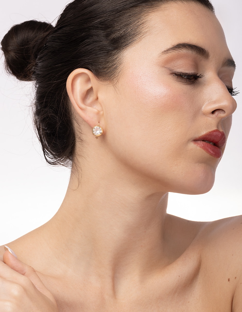 Aretes cortos Unlimited By OB de oro 10 K con acabado pulido zirconia