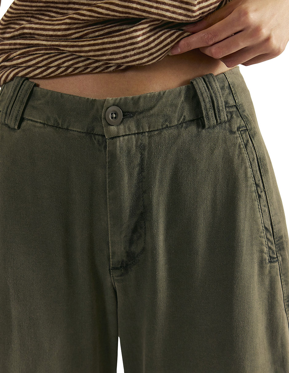 Pantalón carpenter amplio para mujer 4