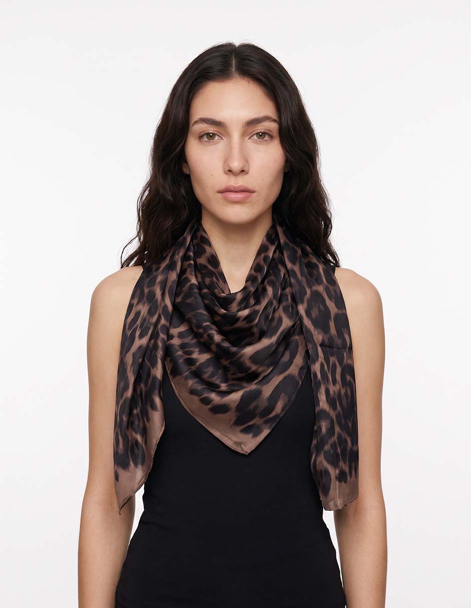 Pashmina con estampado animal print para mujer 3