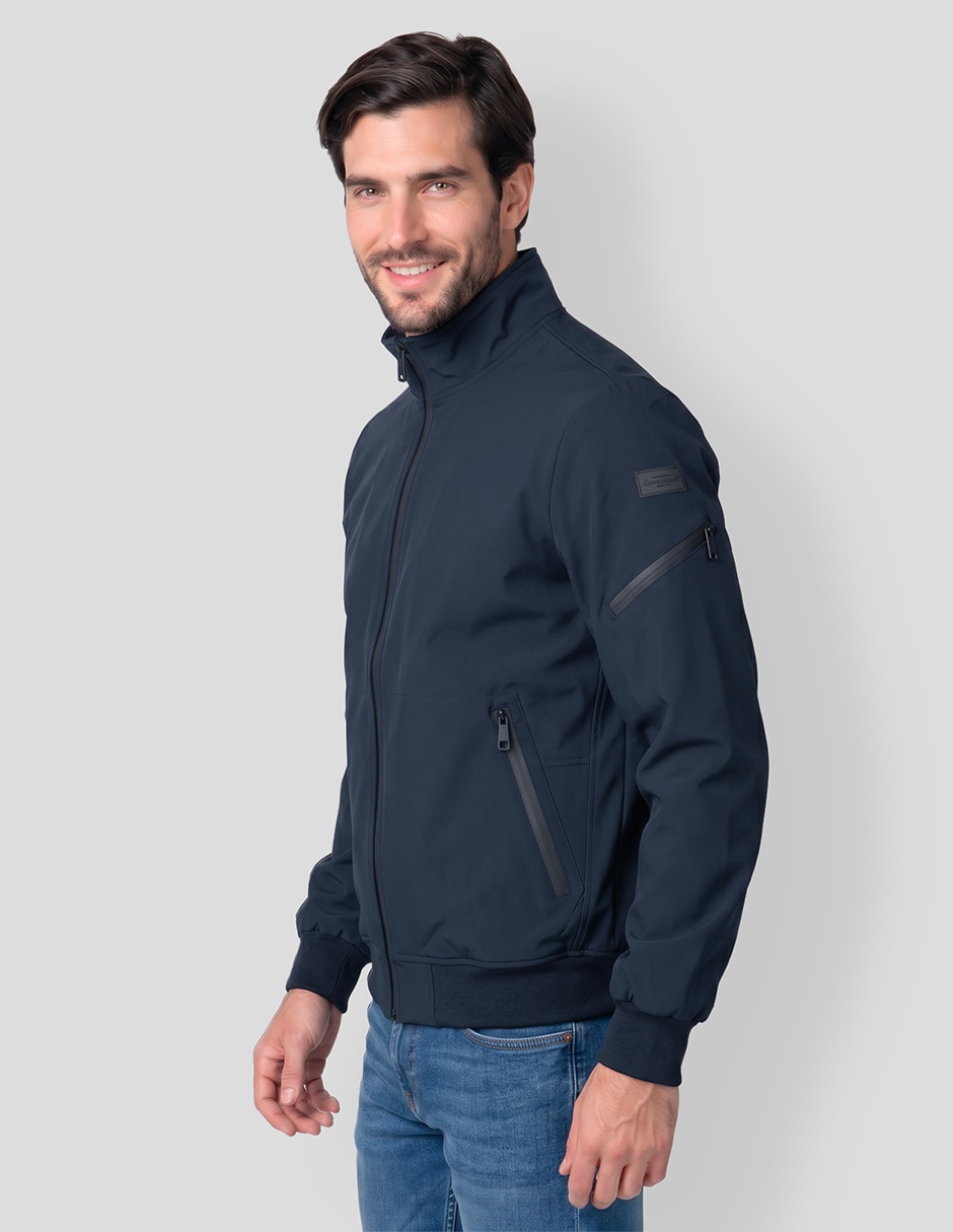 Chamarra casual softshellcon bolsillos para hombre 2