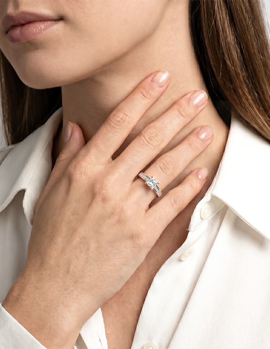 Anillo de compromiso de oro 10 k Zirconia 3
