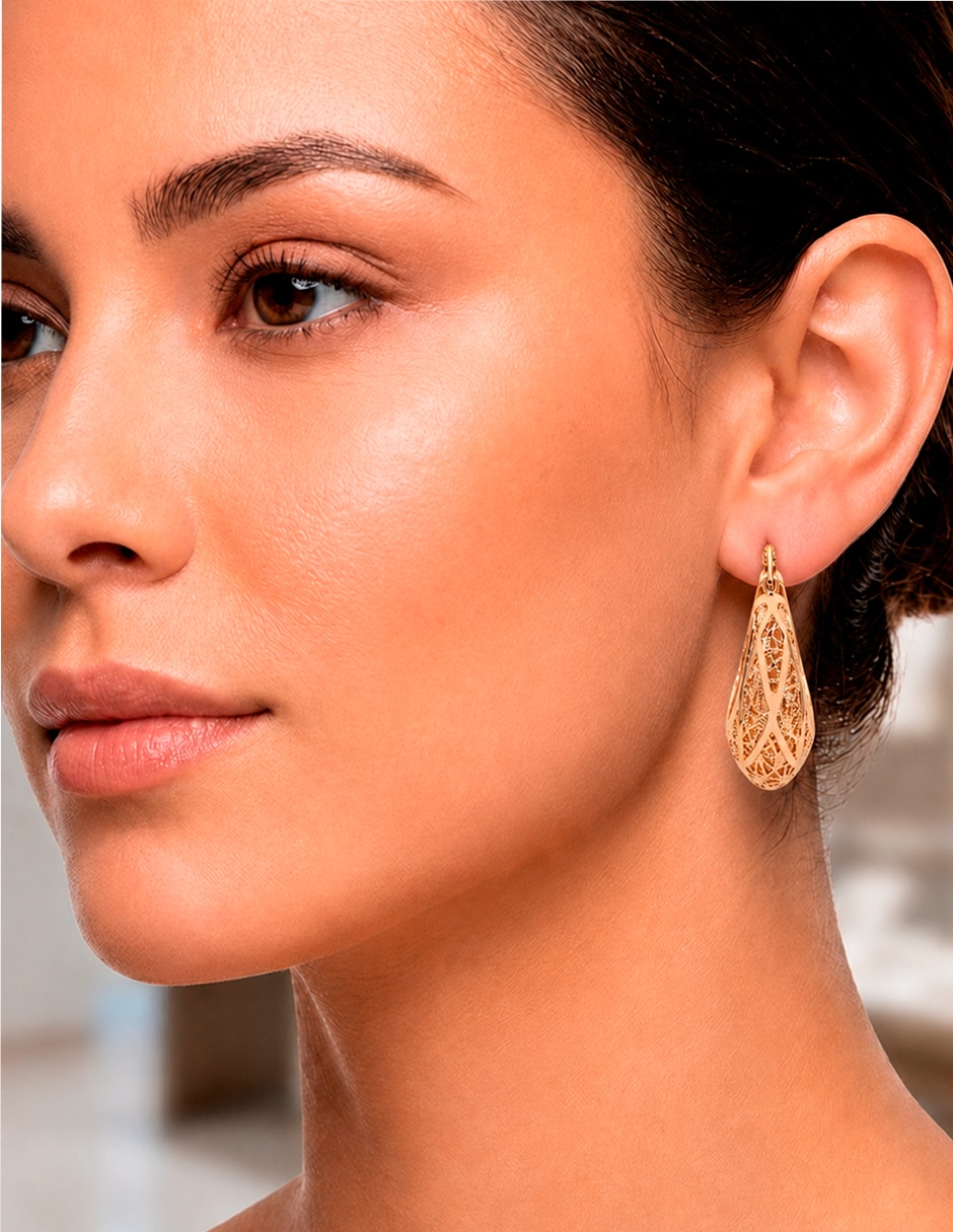 Aretes cortos con acabado chapa de oro zirconia 3