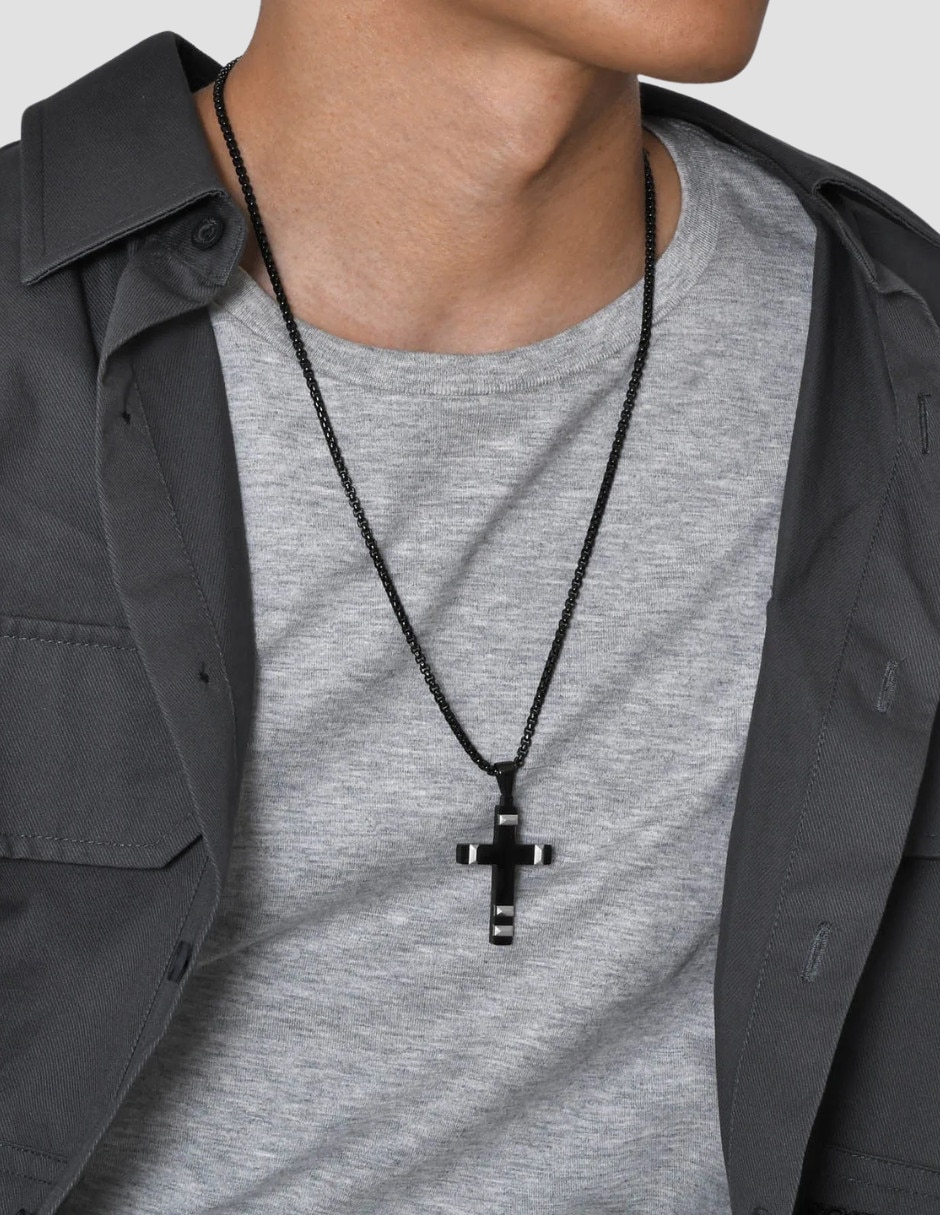 Collar con dije de cruz 5