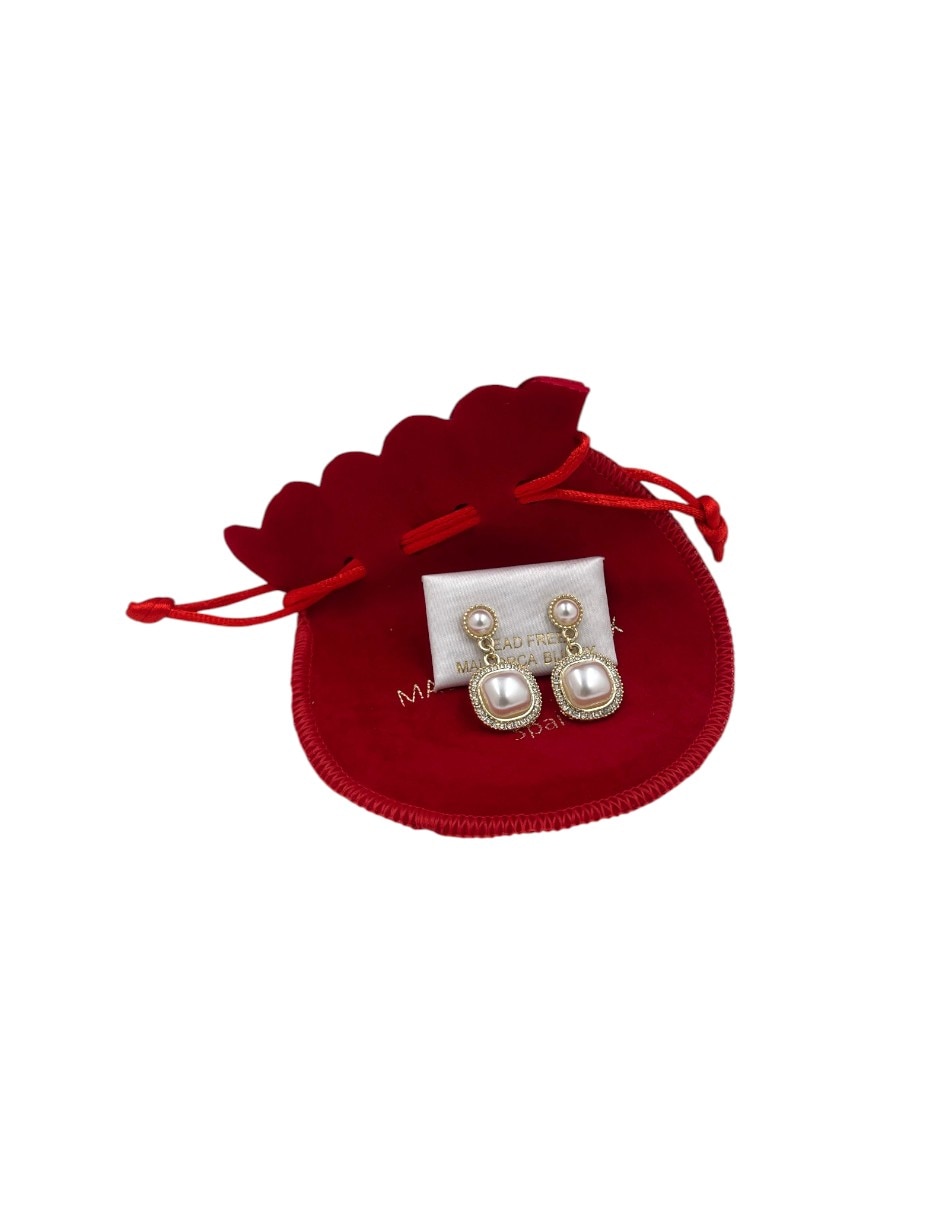 Aretes largos cuadrados Arette Mallorca Bijux con acabado brillante perla con zirconia