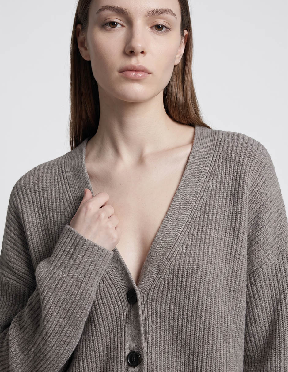 Suéter cuello V para mujer 3