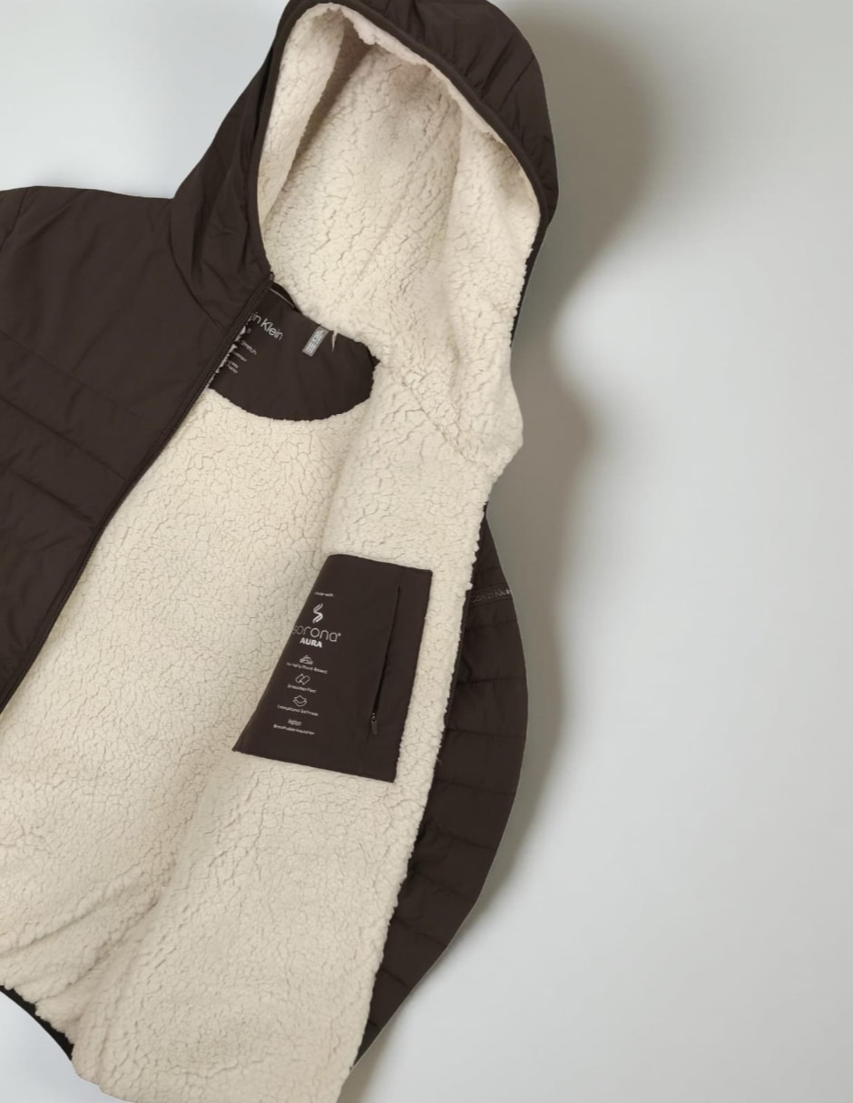 Chamarra acolchada Calvin Klein capucha y bolsillos para hombre