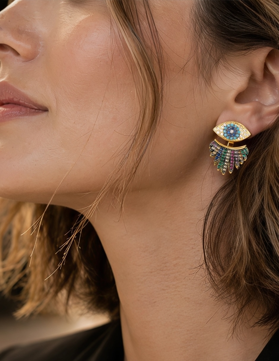 Aretes de ojo Yoiko íris con acabado baño de oro zirconia