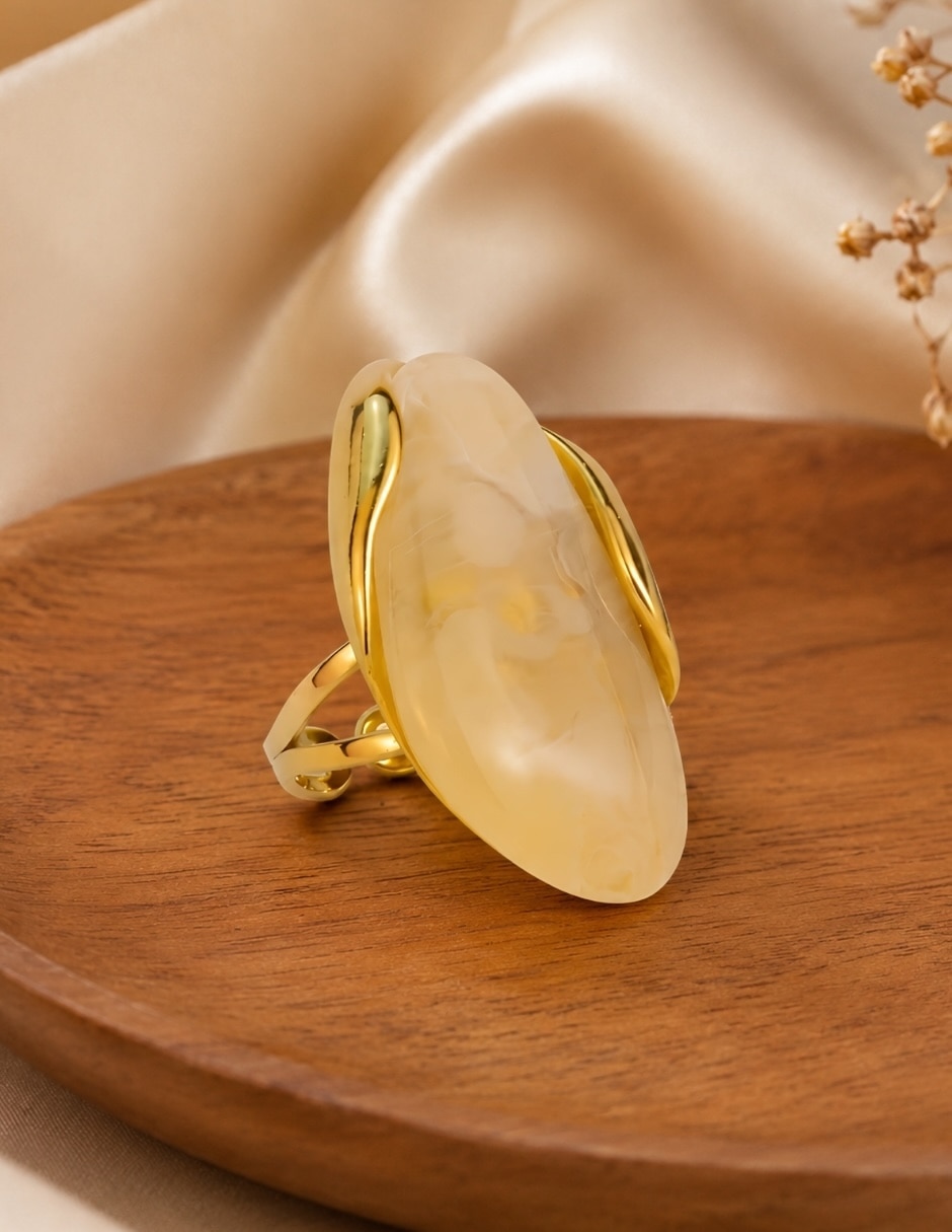 Anillo Yoiko Ámbar resina baño de oro