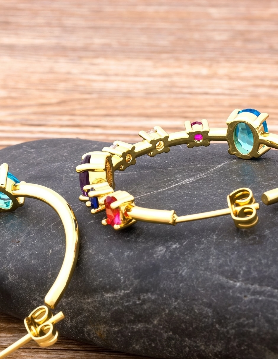 Arracadas de circular yoiko vértice con acabado baño de oro zirconia