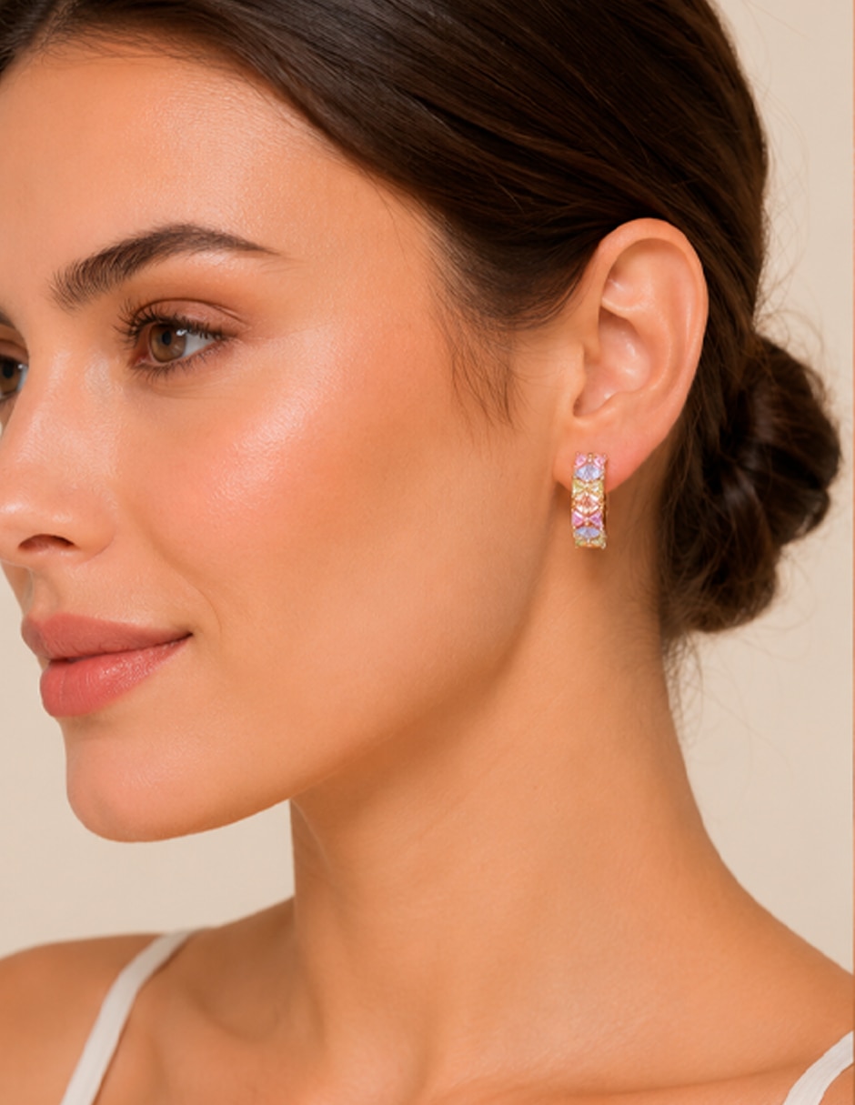 Aretes cortos de acero inoxidable con acabado chapa de oro zirconia 3