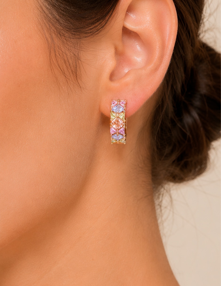 Aretes cortos de acero inoxidable con acabado chapa de oro zirconia 4