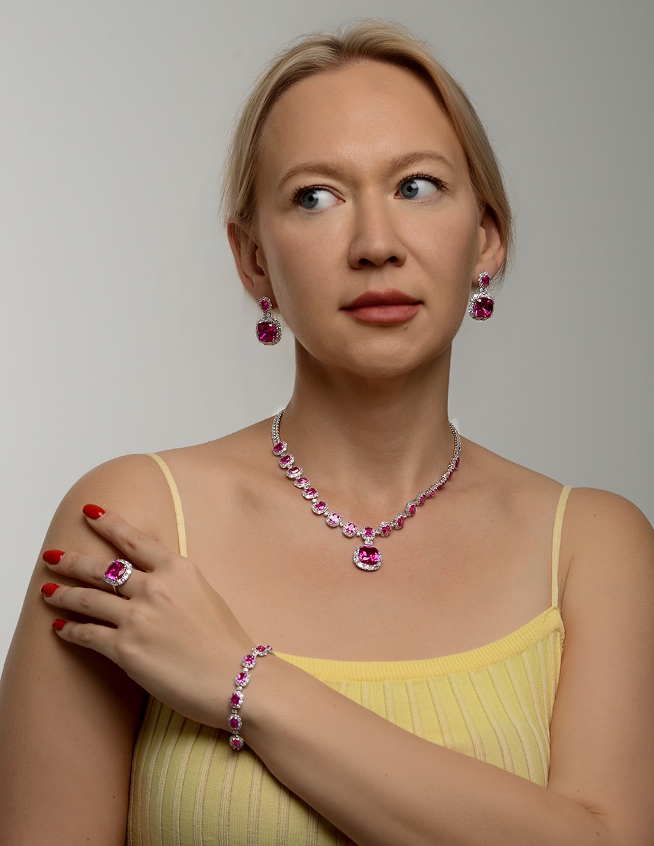 Aretes Gladkova Joyería de plata P925 con acabado pavé rubí