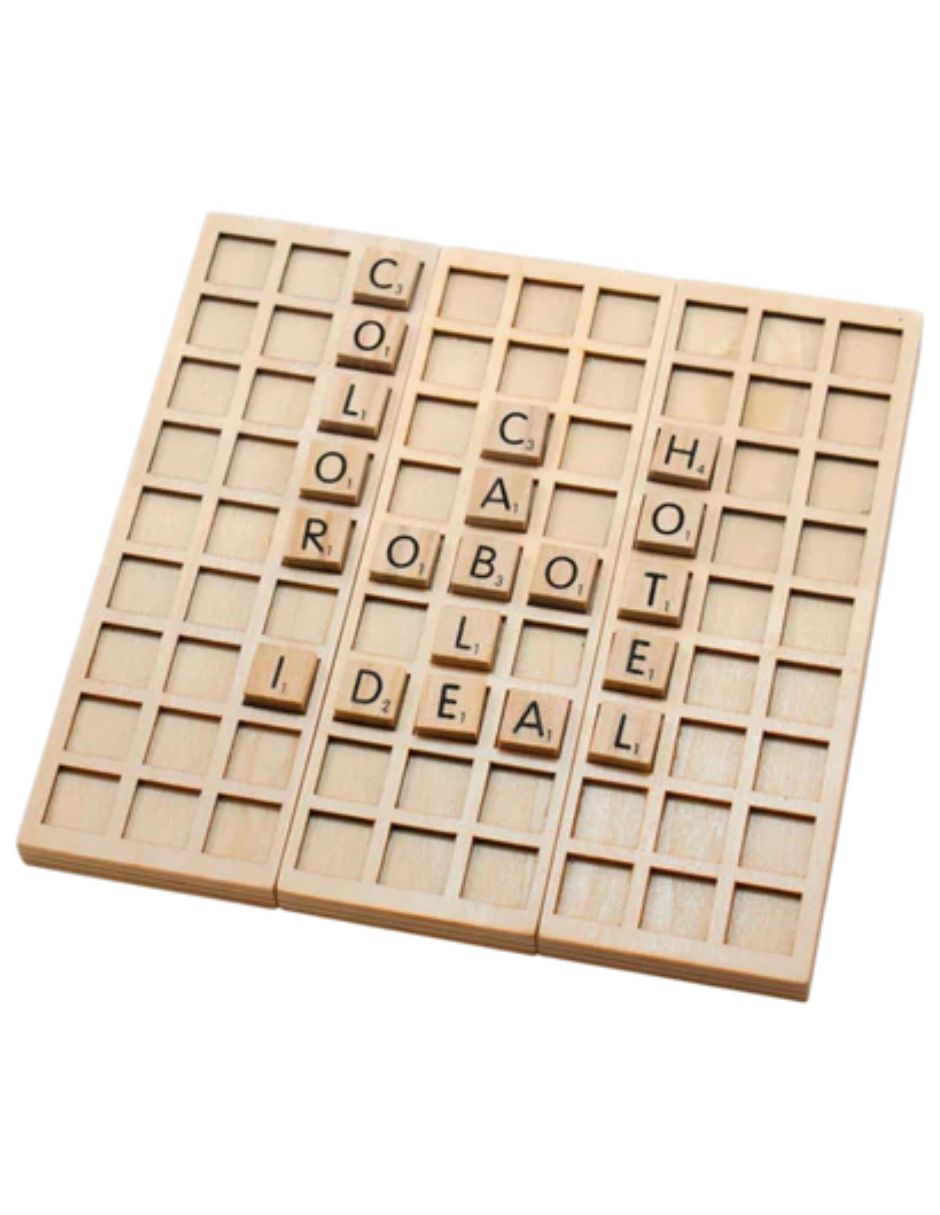Juego mesa forma palabras en caja de metal cayro