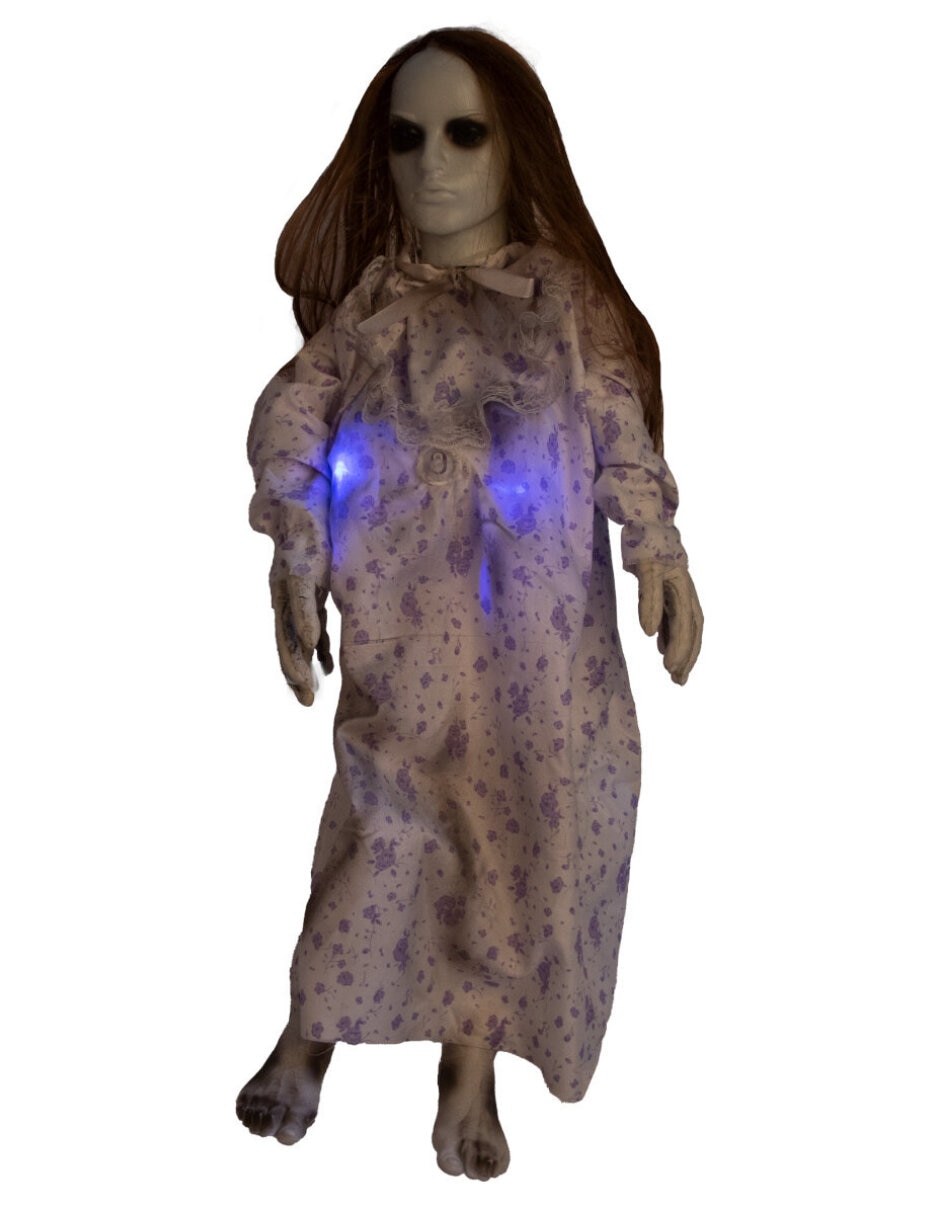 Figura decorativa de Halloween con forma de niña Ghoulish Productions Animatronic de metal