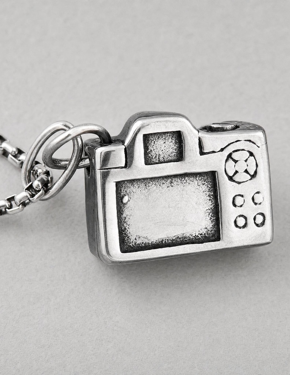 Collar con dije de cámara fotográfica Chulada Black
