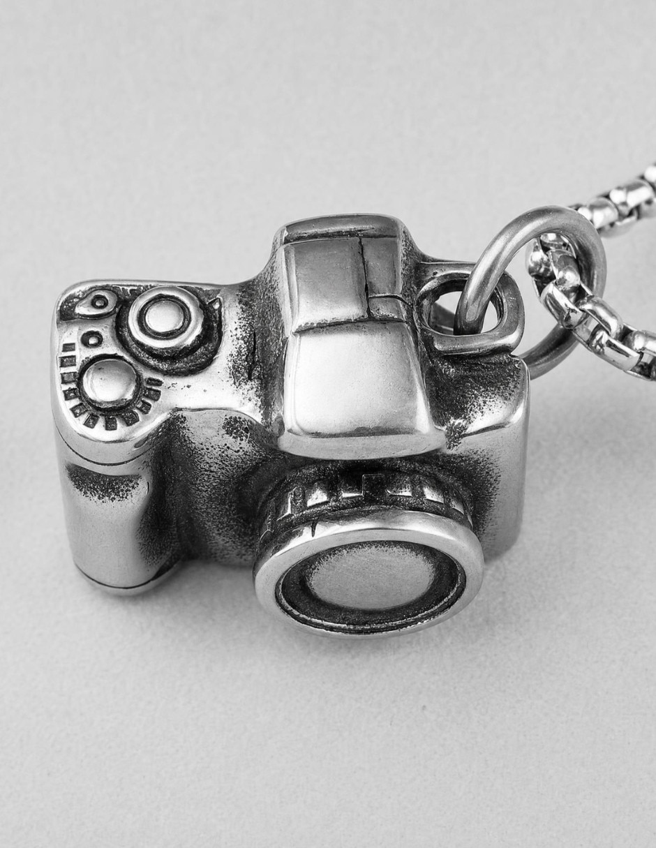 Collar con dije de cámara fotográfica Chulada Black