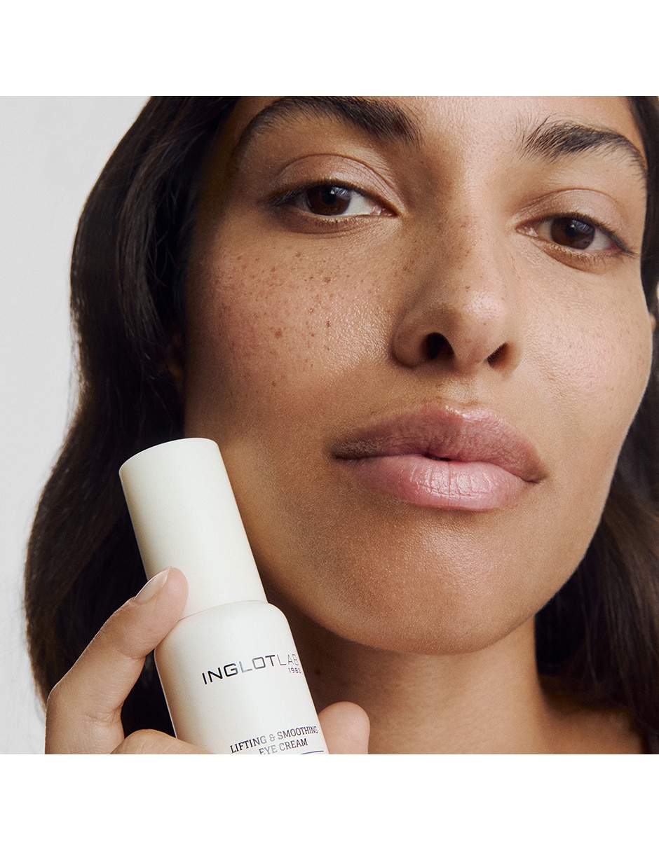 Crema para contorno de ojos recomendada para bolsas y ojeras de Día y noche Inglot Lifting-&-Smoothing-E para todo tipo piel