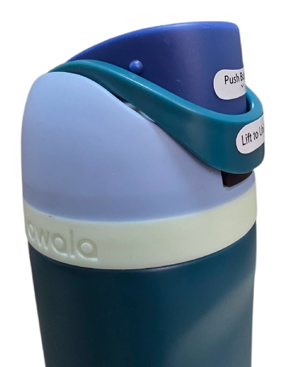 Termo Owala de acero inoxidable Freesip 24 con tapa rosca 710 ml