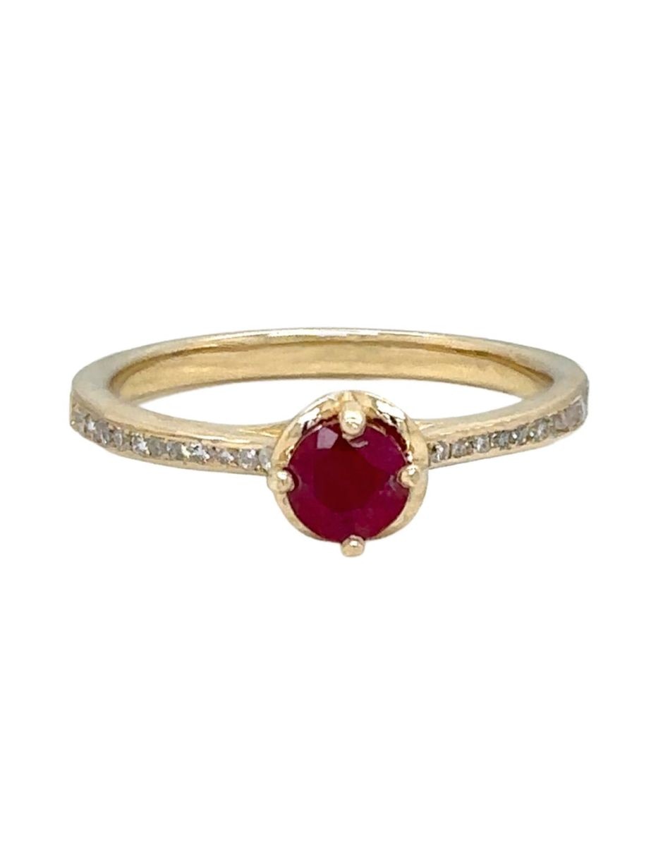 Anillo 14 K de oro amarillo rubí y diamante brillante