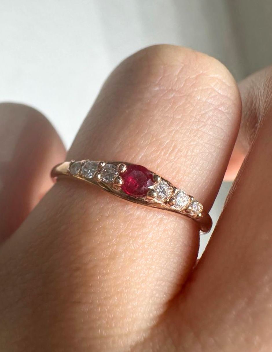 Anillo con gema ovalada IDC 14 k Anillo oro rosa rubí y diamante brillante