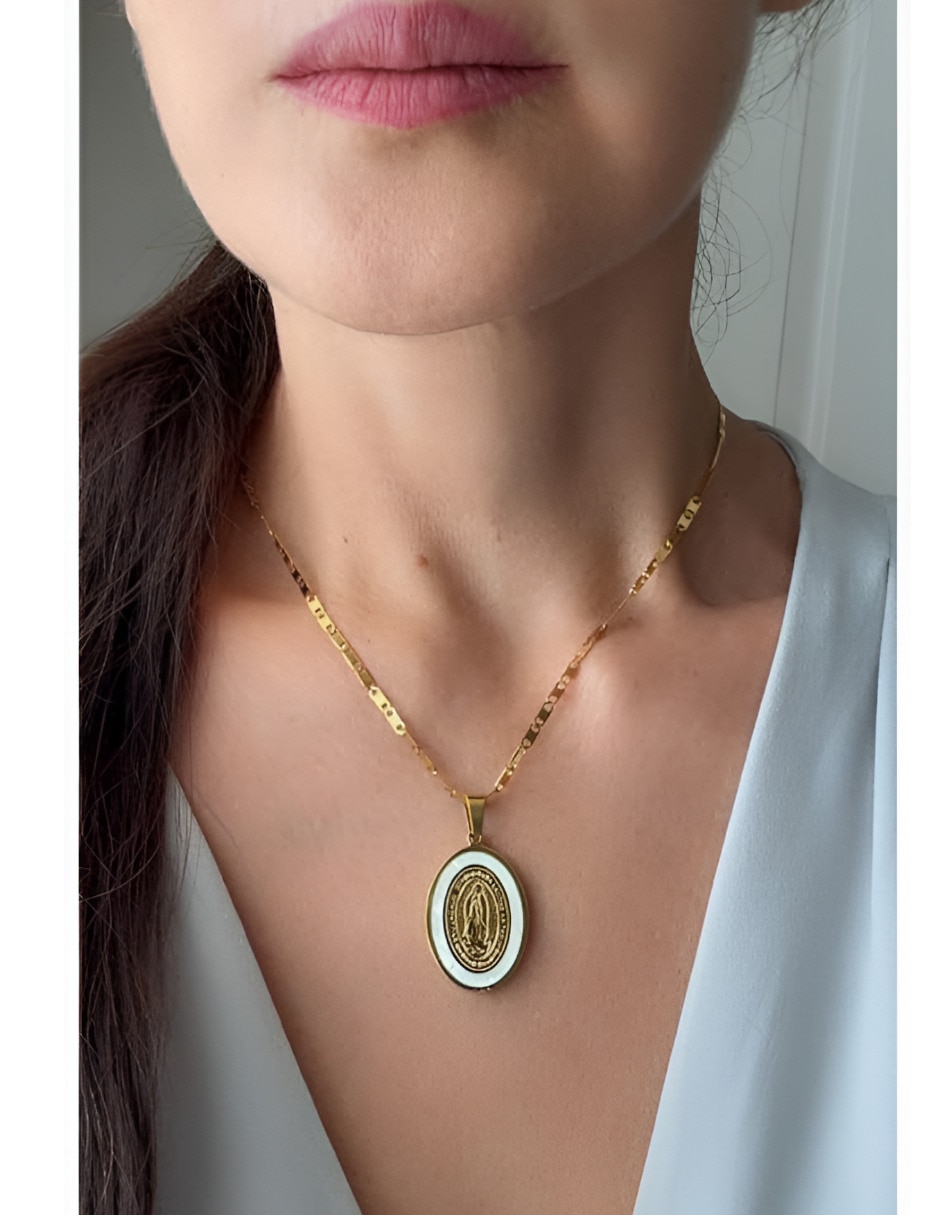 Collar con dije de Virgen de Guadalupe Xtellar de oro amarillo 18 k