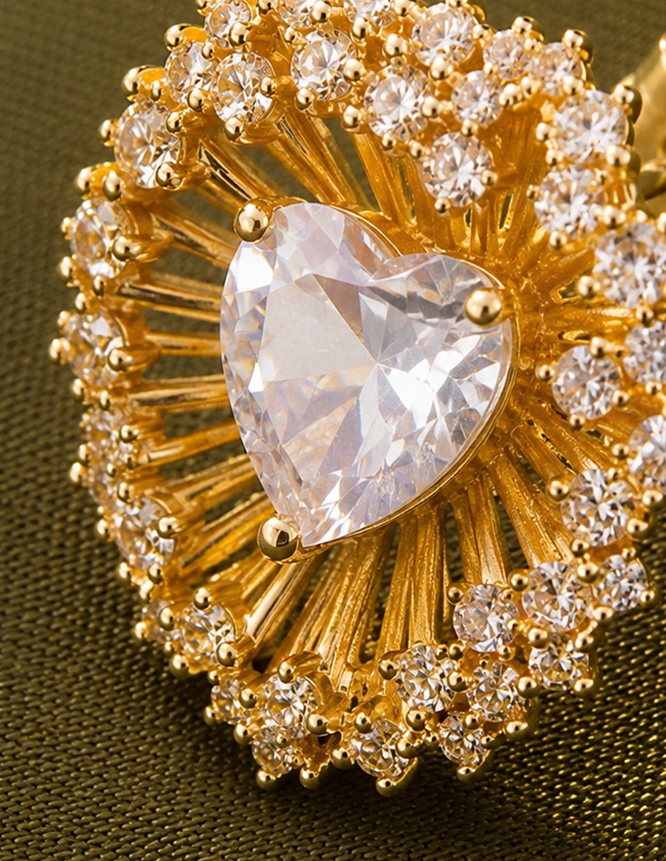 Broqueles de corazón Yoiko Destello con acabado baño de oro zirconia