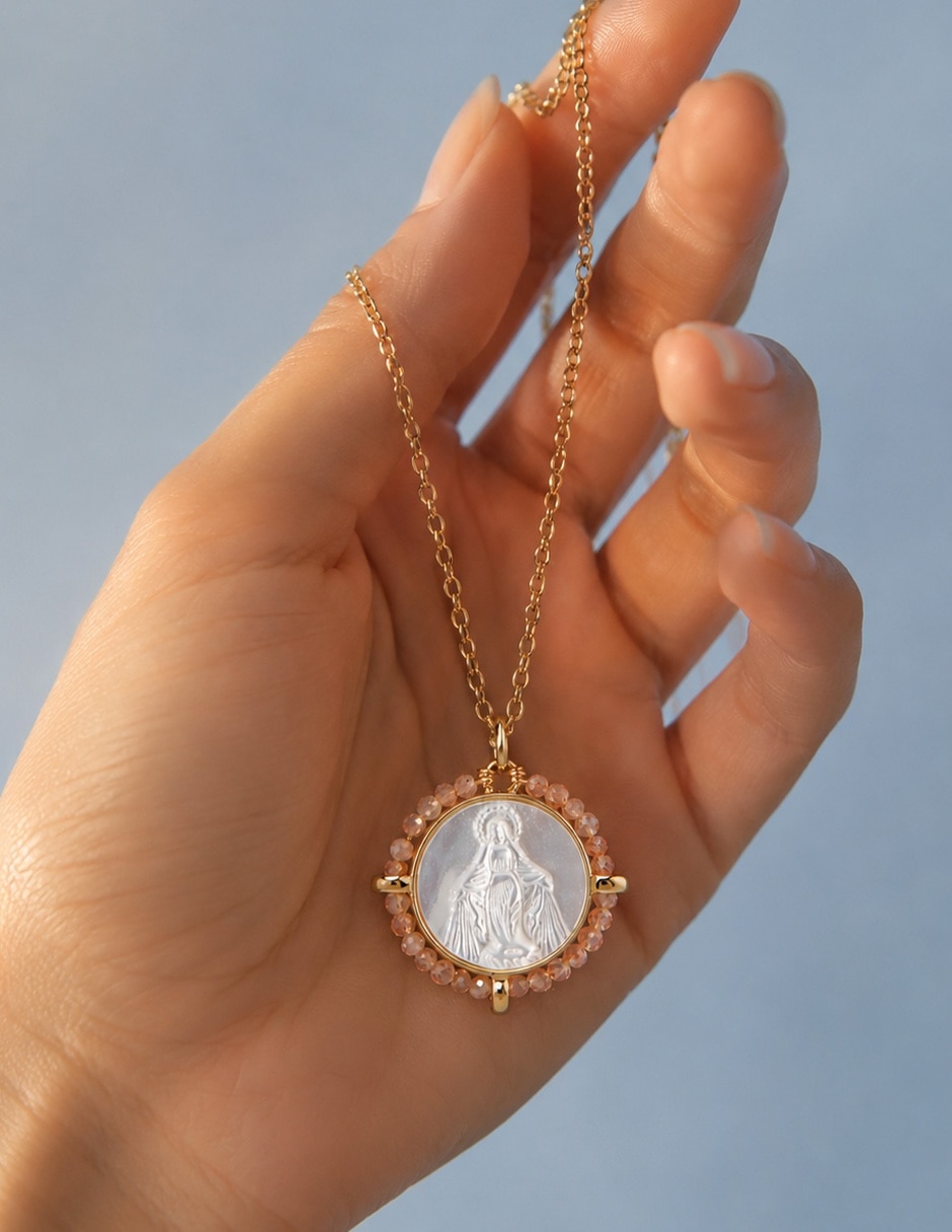 Collar con dije de virgen Milagrosa 3