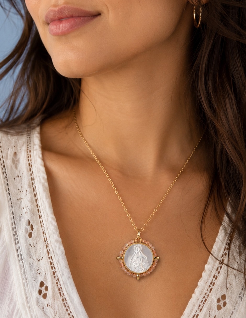 Collar con dije de virgen Milagrosa 7