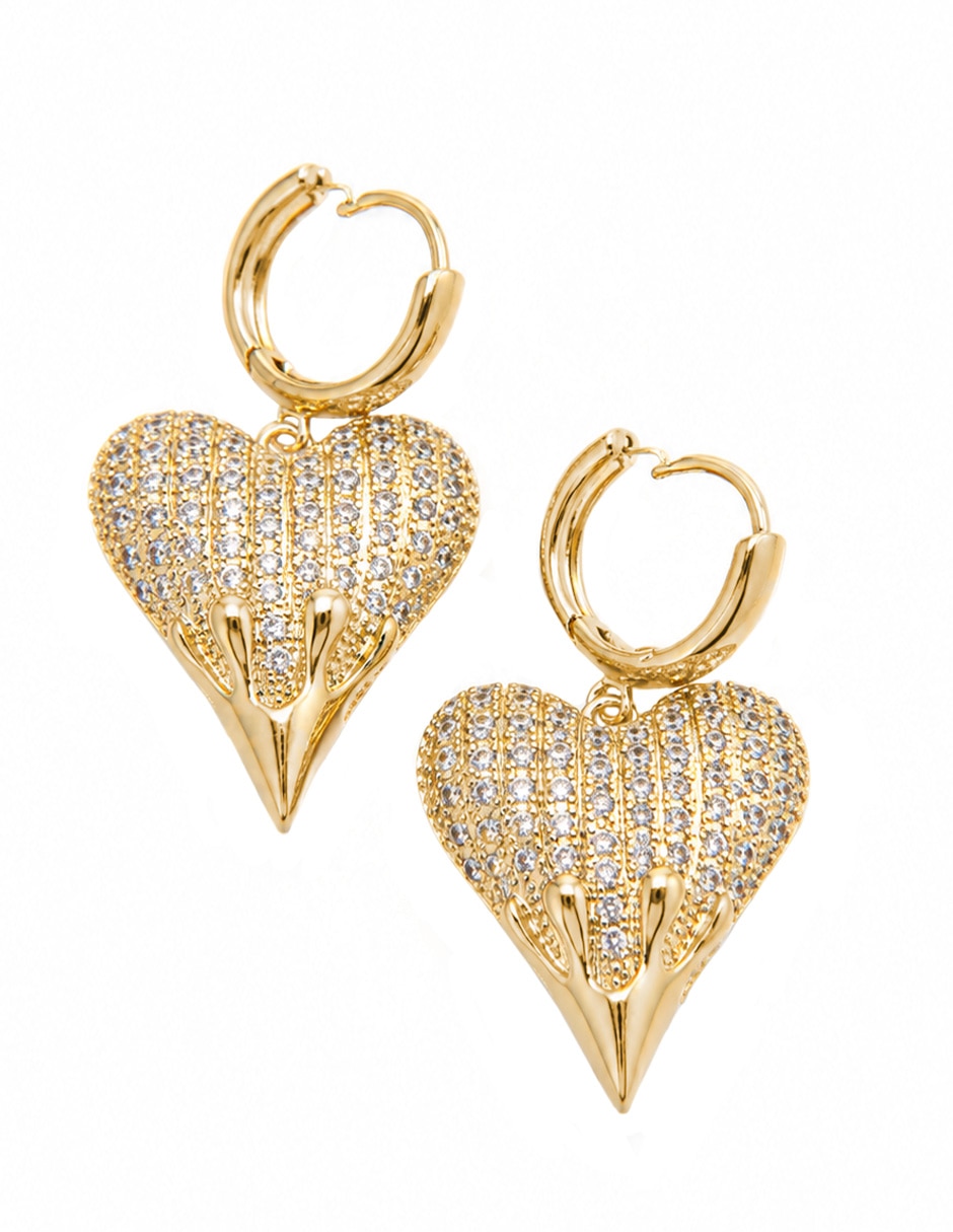 Aretes largos de corazón Bravía con acabado baño de oro zirconia 2
