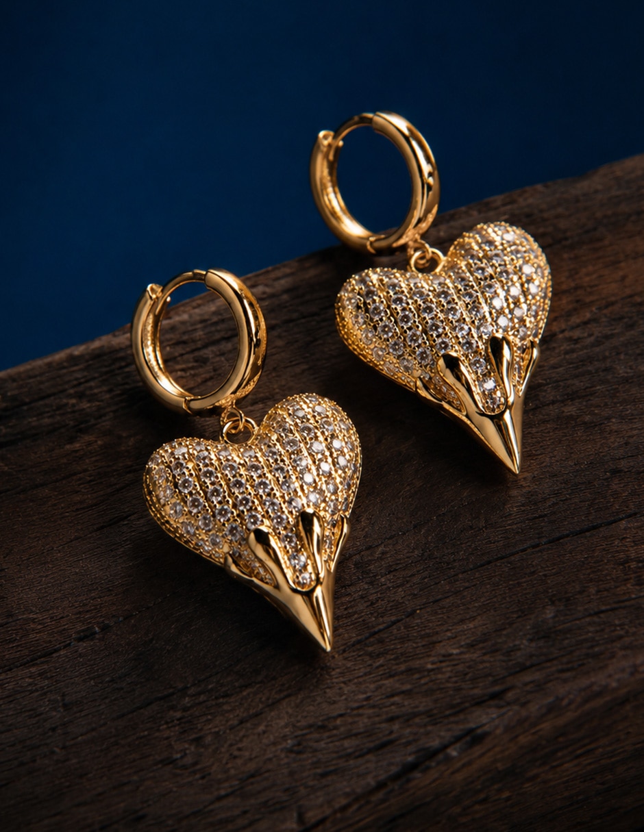 Aretes largos de corazón Bravía con acabado baño de oro zirconia 7