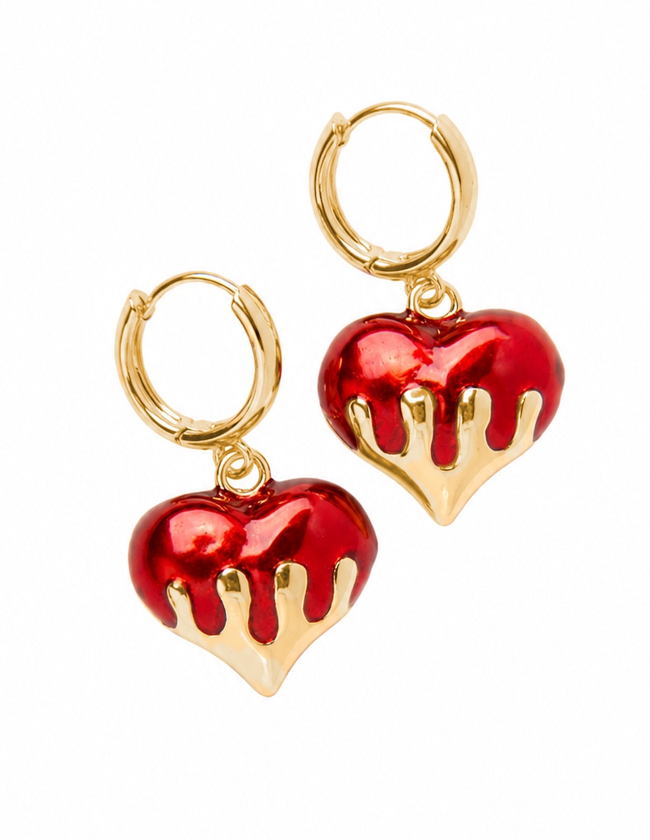 Aretes largos de corazón con acabado baño de oro