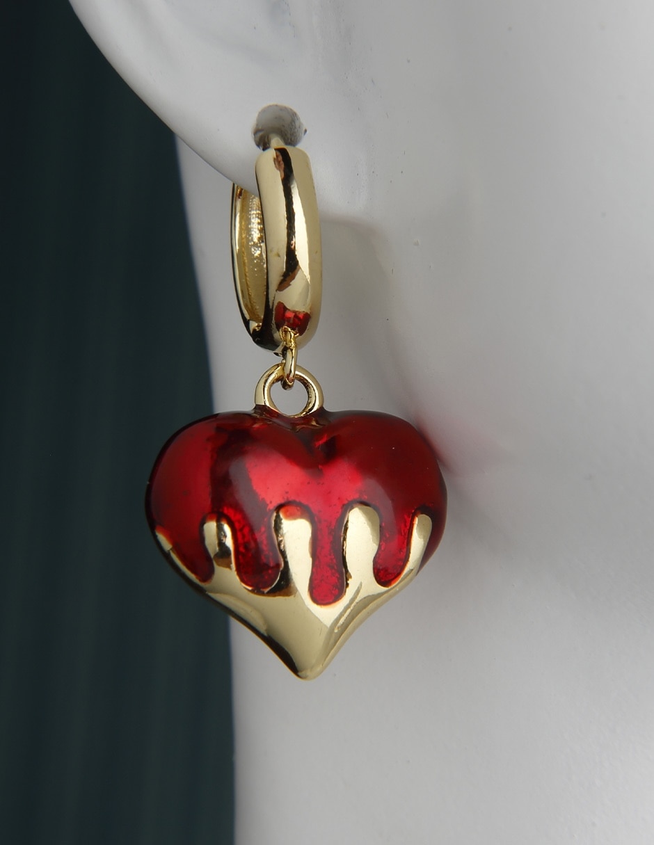 Aretes largos de corazón Yoiko con acabado baño de oro
