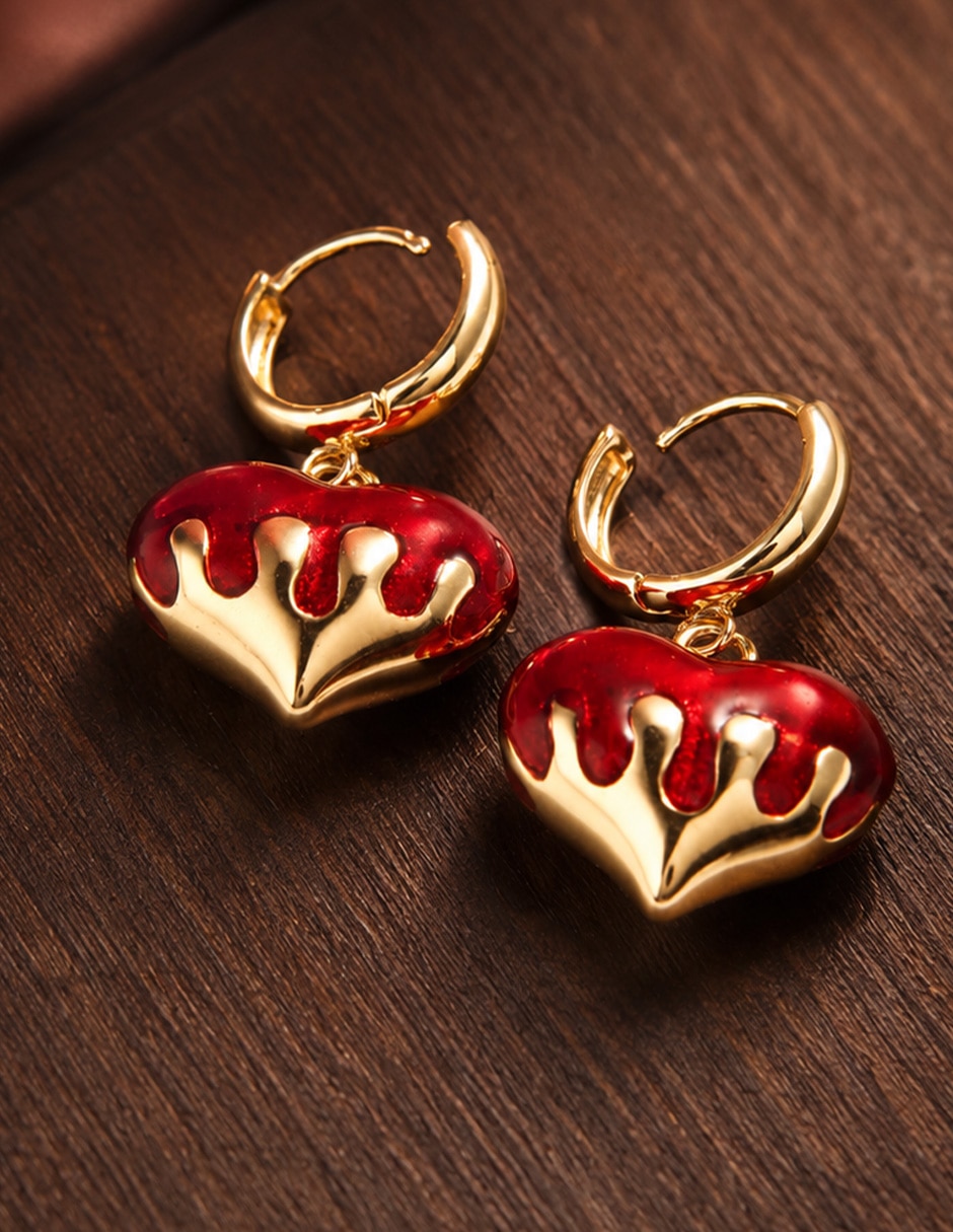 Aretes largos de corazón Yoiko con acabado baño de oro
