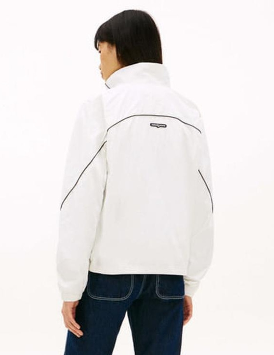 Chamarra casual Tommy Jeans resistente al agua para mujer