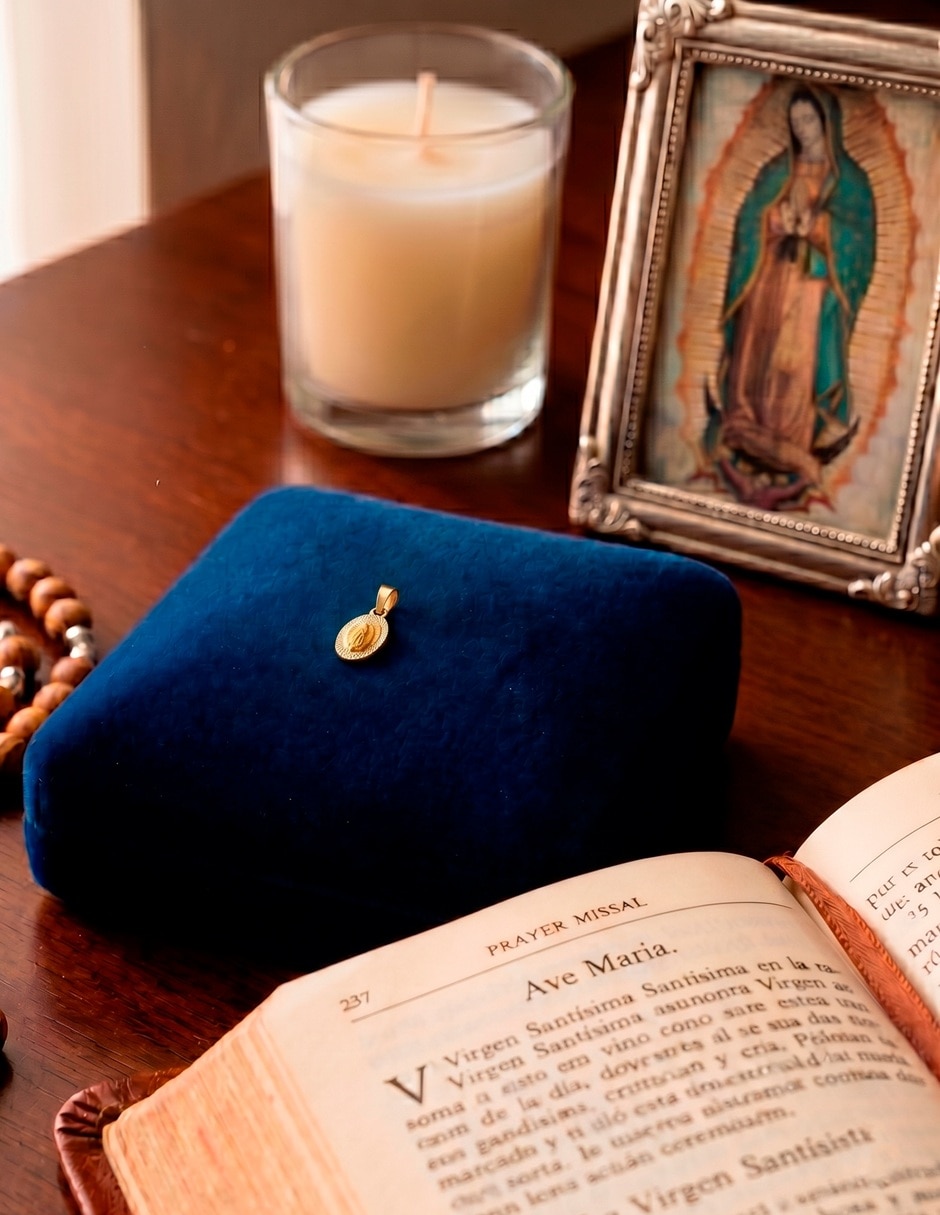 Dije de ovalada sin familia virgen de guadalupe de oro 10 k 4