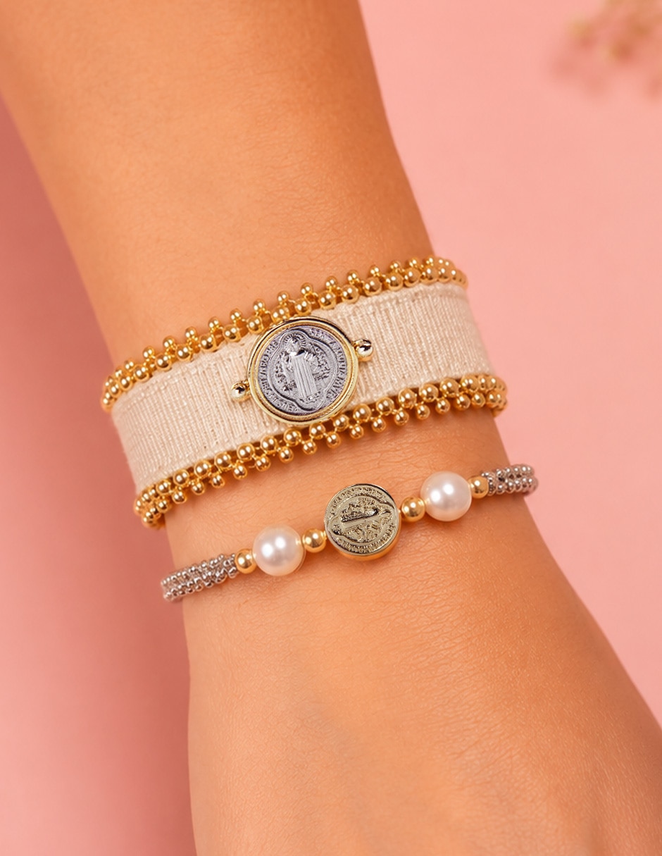 Set de brazalete Yoiko san benito perla acabado baño de oro 18 k