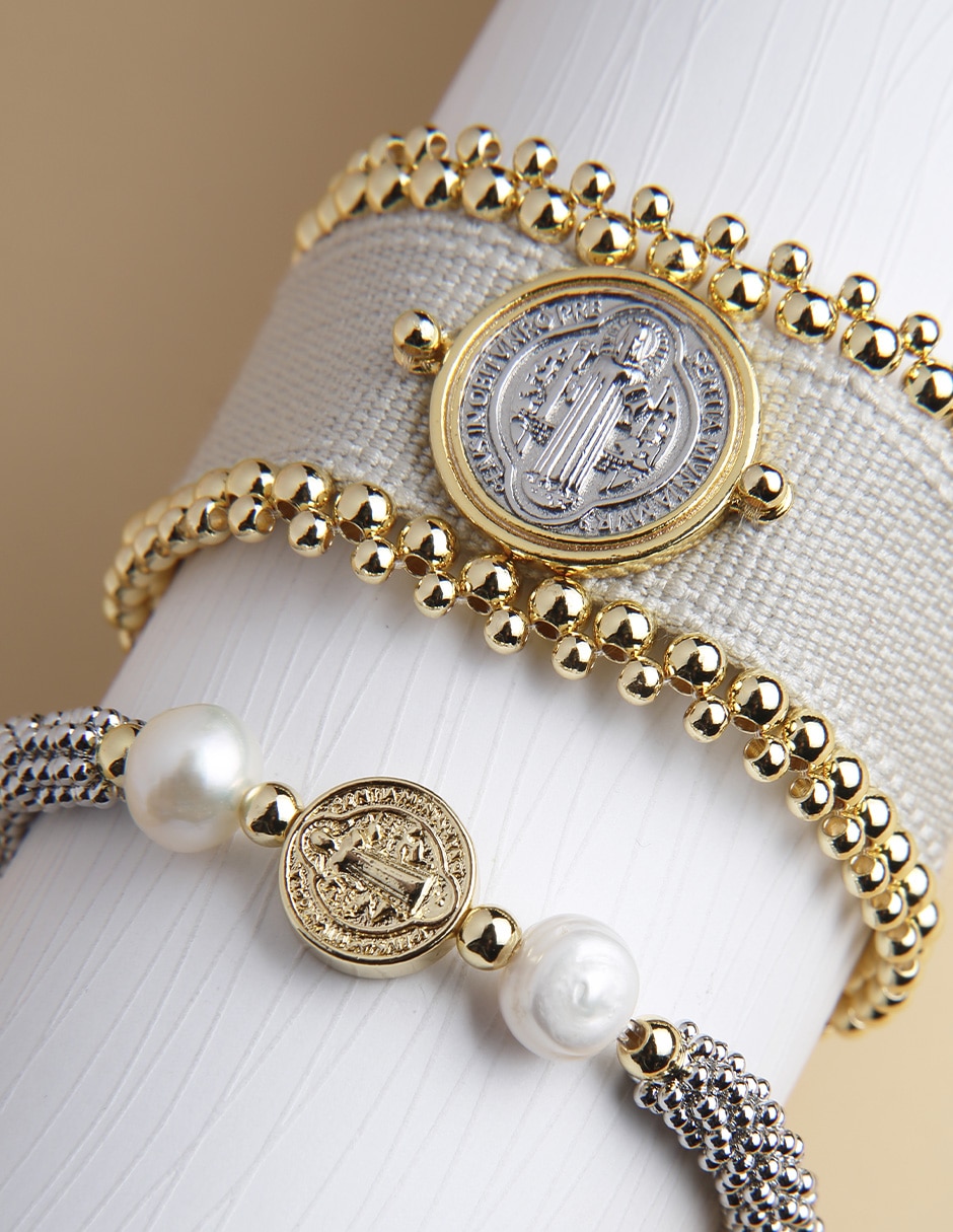Set de brazalete Yoiko san benito perla acabado baño de oro 18 k