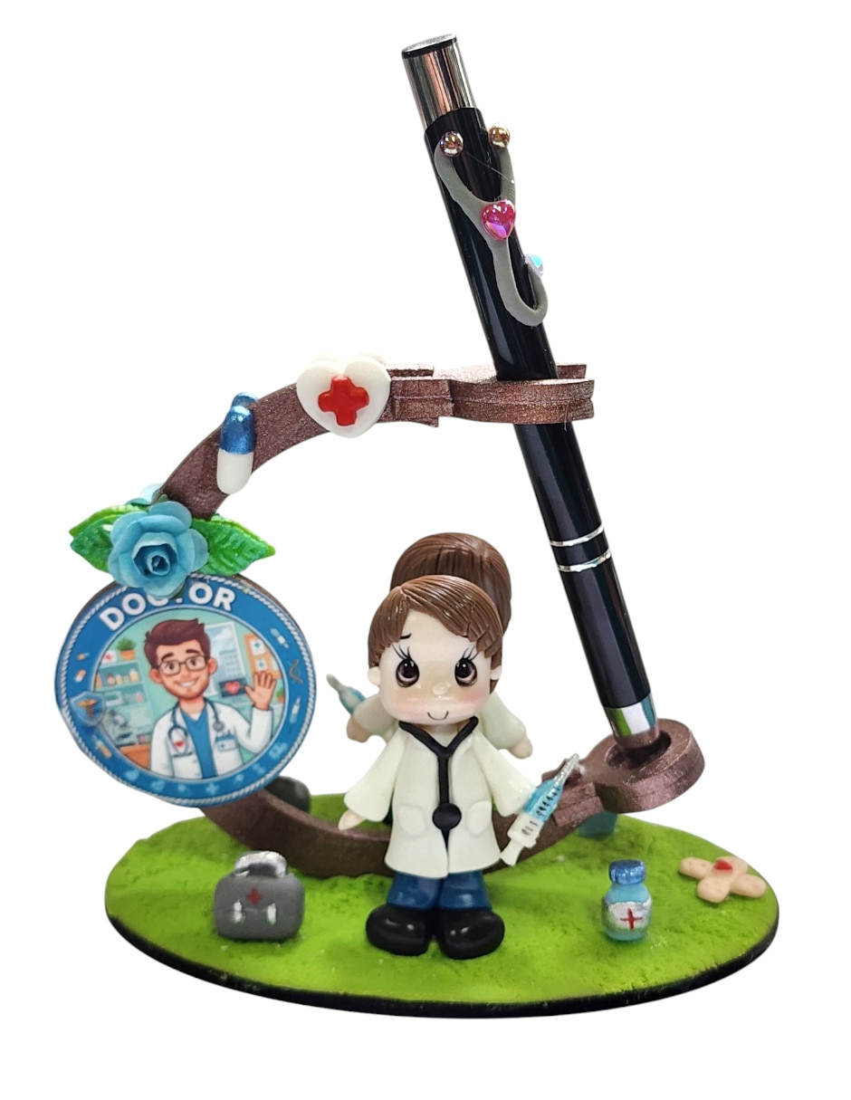 Figura decorativa de doctor Limerence by Claudia Herrera