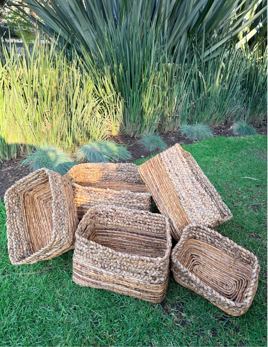 Canasta con forma de rectangular xanu tabanan de fibras naturales
