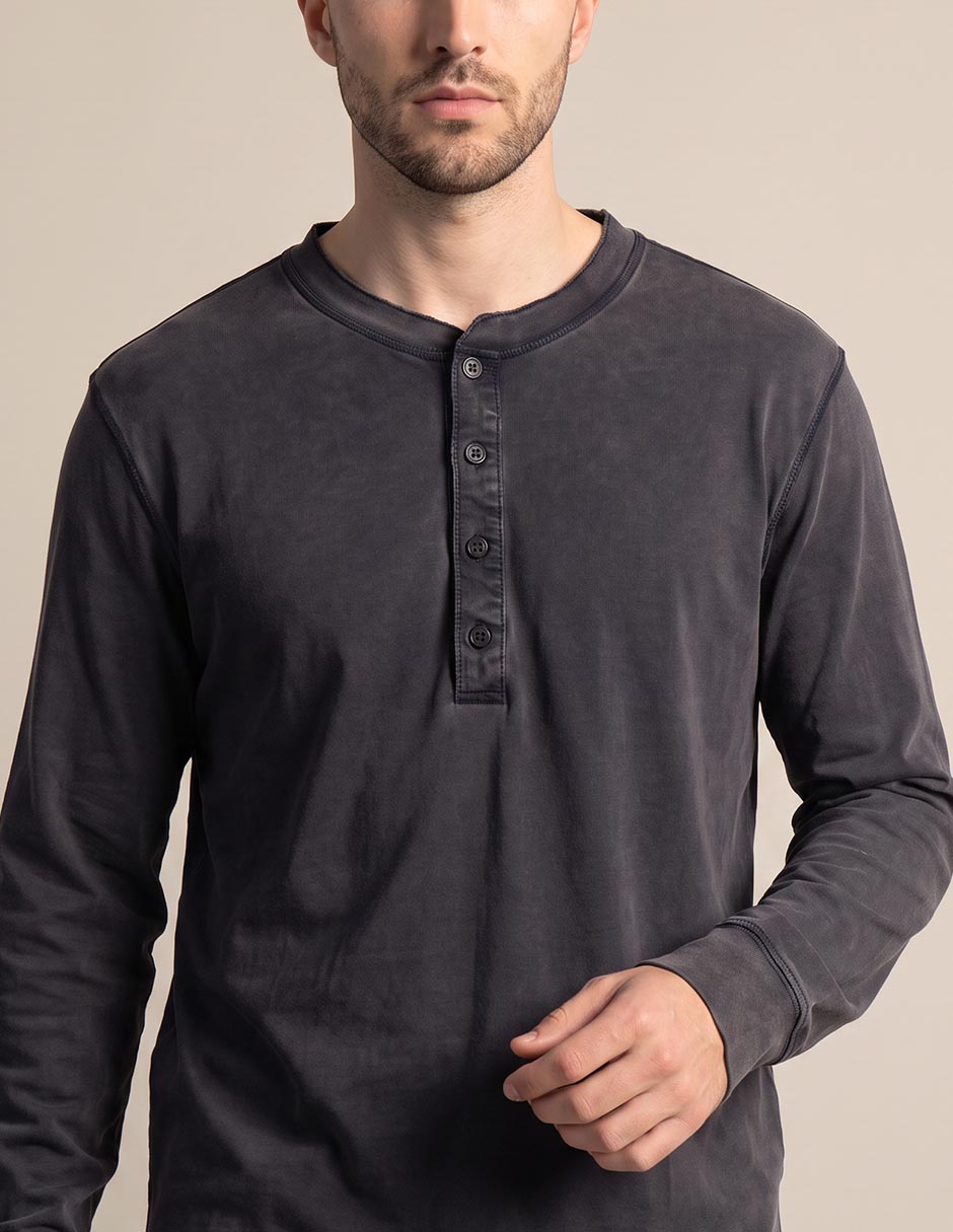 Playera manga larga cuello redondo 3