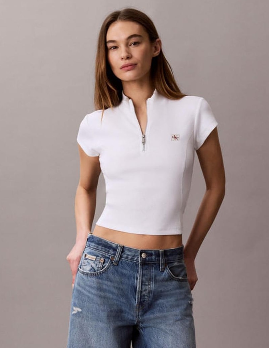 Playera manga corta cuello alto para mujer 4