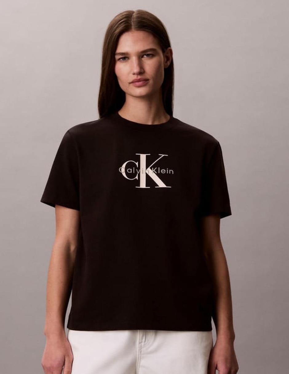 Playera manga corta cuello redondo para mujer