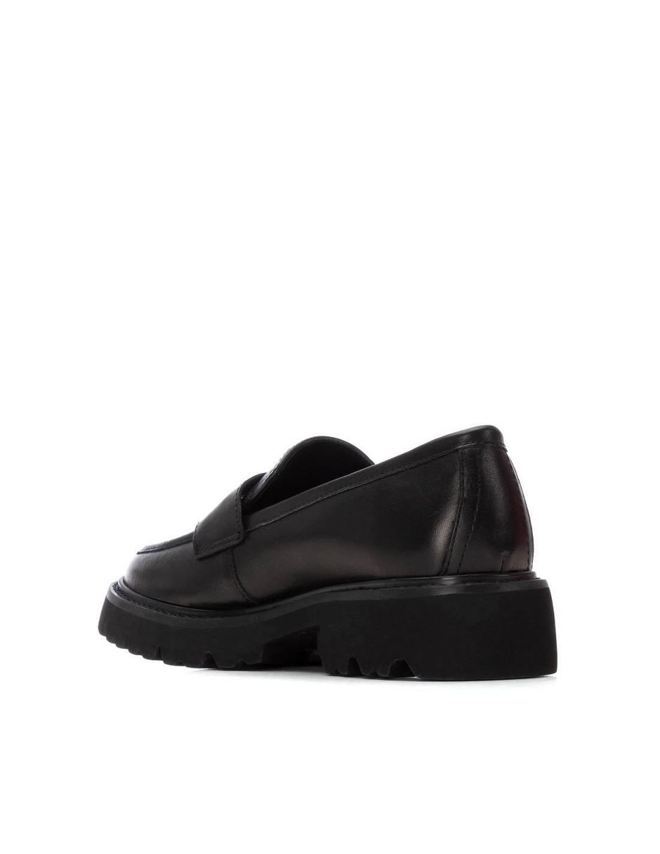 Zapato de piel para mujer