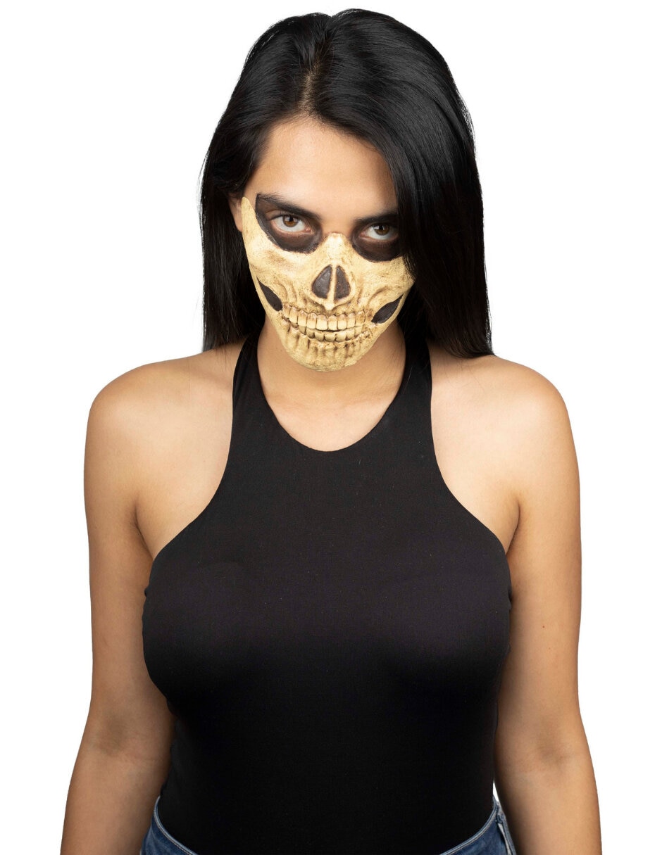 Maquillaje para disfraz de media máscara de calavera efecto especial Maquillaje para disfraz de media máscara de calavera efecto especial
