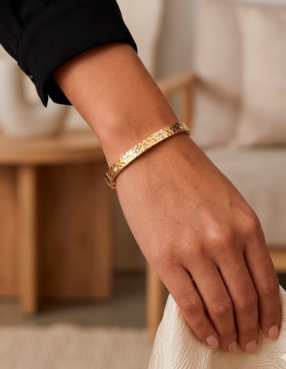 Brazalete Nira de oro laminado con zirconia cúbica 14 k acabado brillante