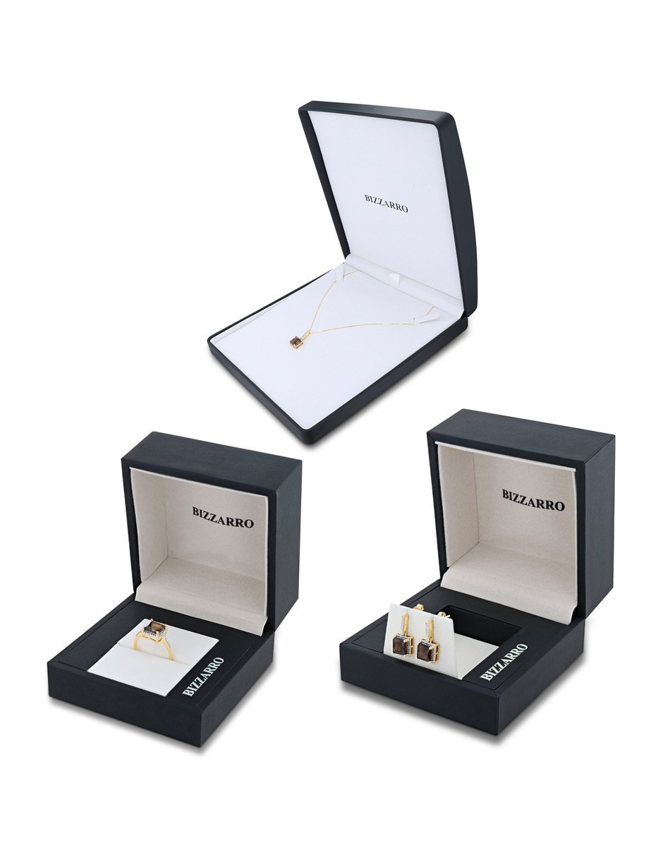 Aretes collar y anillo de cuadro Joyerías Bizzarro de oro amarillo 14 k diamante