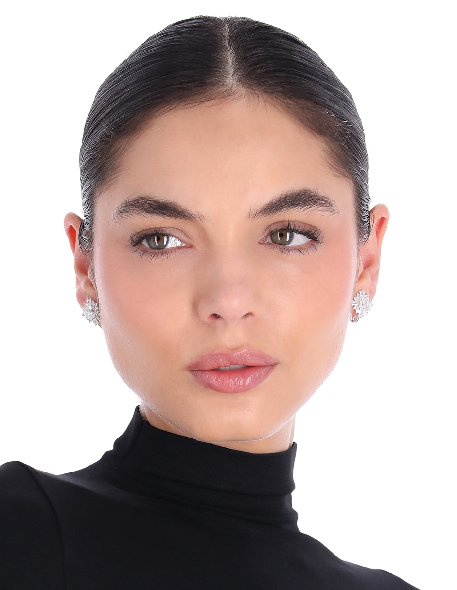 Aretes cortos NAPIER con acabado plateado zirconia