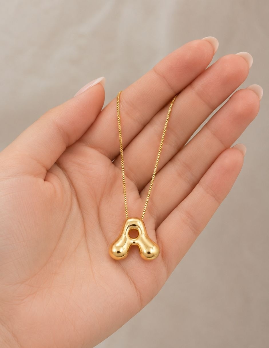 Collar con dije de letra a burbuja 5