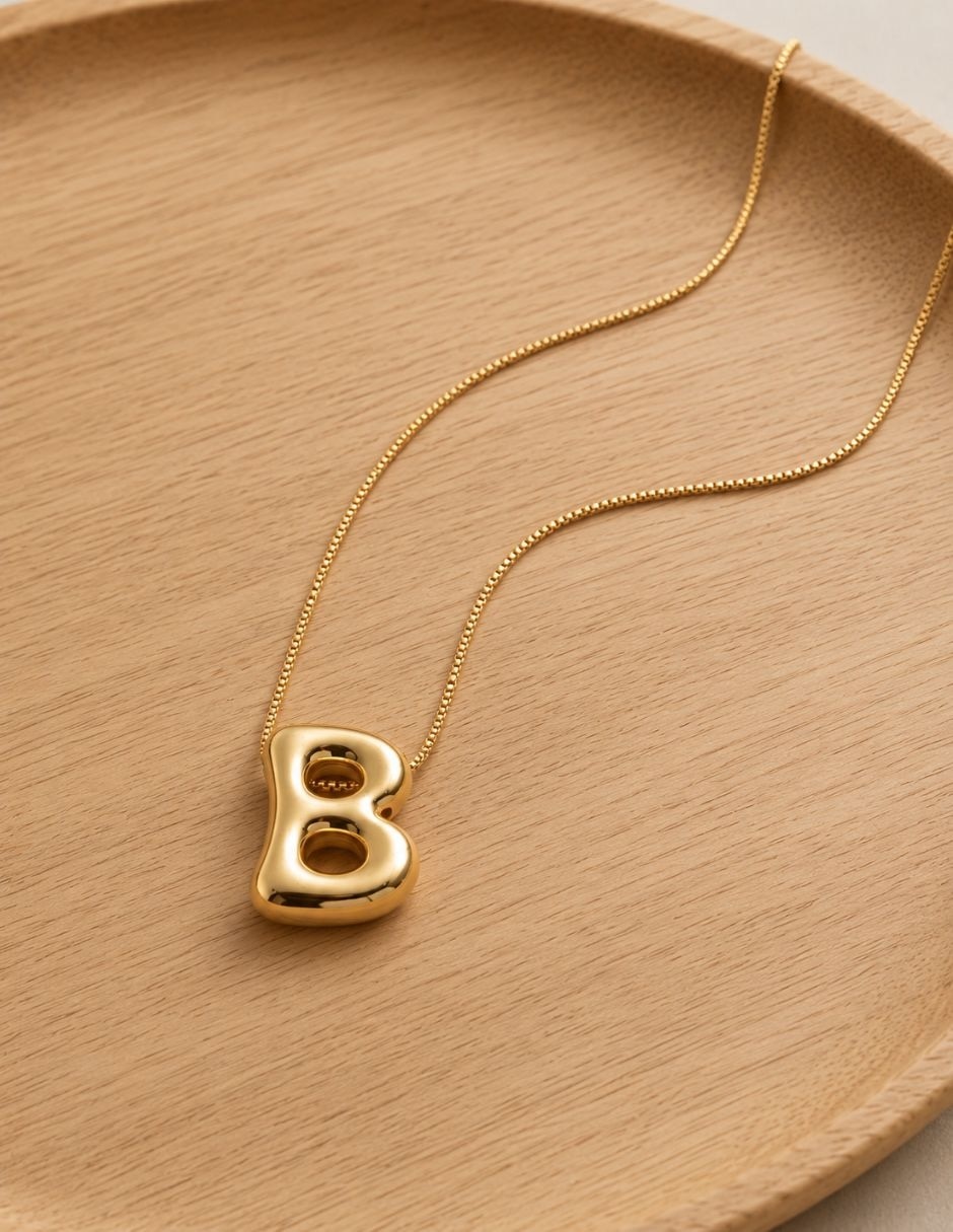 Collar con dije de letra b burbuja de baño oro 5