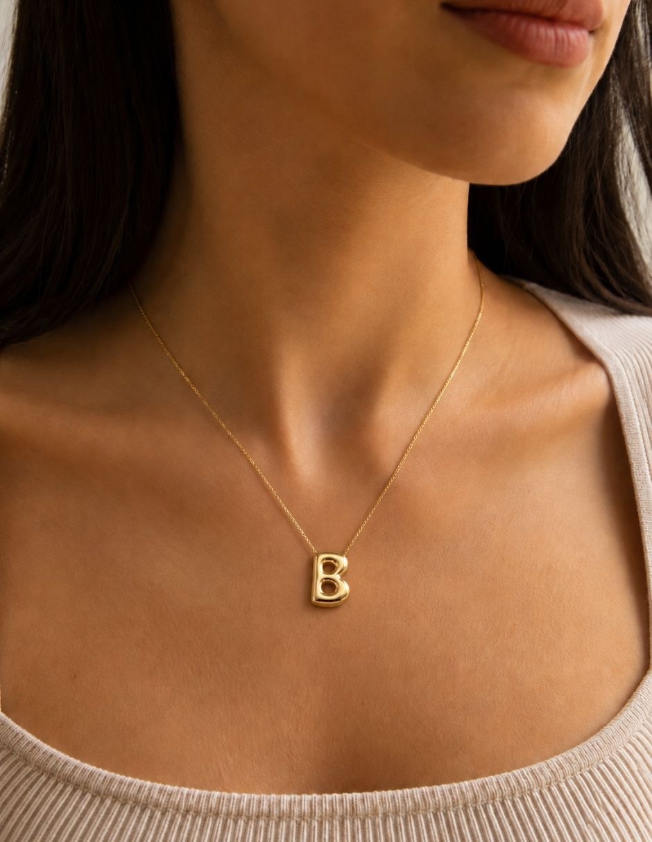 Collar con dije de letra b burbuja de baño oro 6